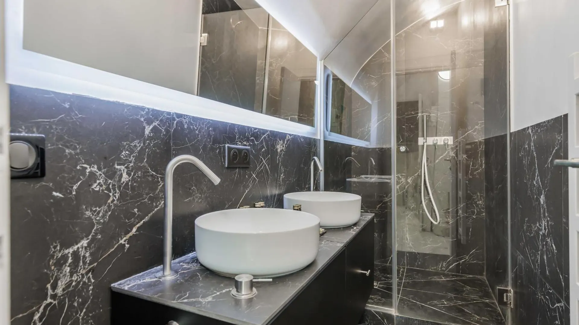 Charming Duplex - 2Br - 6P - Saint Germain Appartement Parijs 0*,  Frankrijk